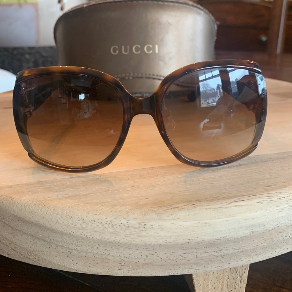 Gucci sunglasses no scratches